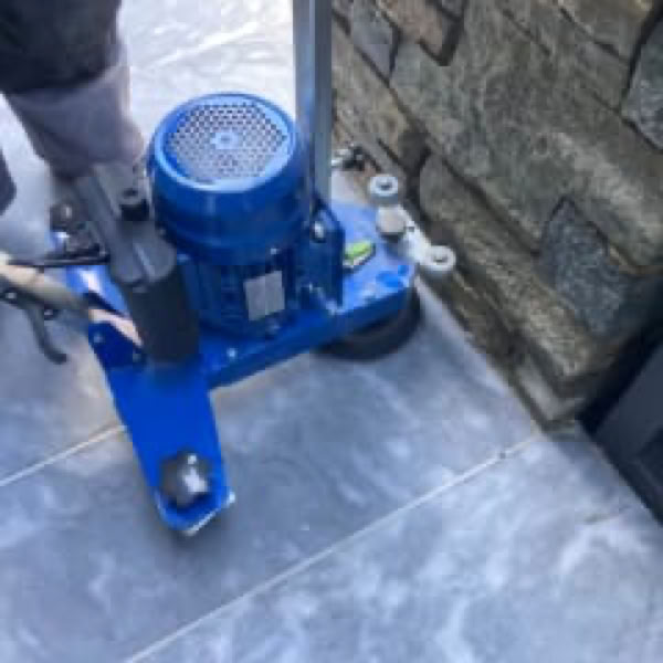 Rénovation de terrasse en pierre naturelle et travertin - Lyon