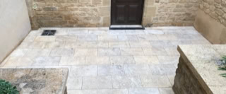 Rénovation de terrasse en pierre naturelle et travertin - Lyon